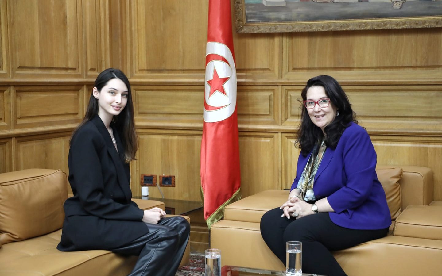 صورة أثارت الجدل/ ما علاقة مريم بوقديدة بالثقافة ؟