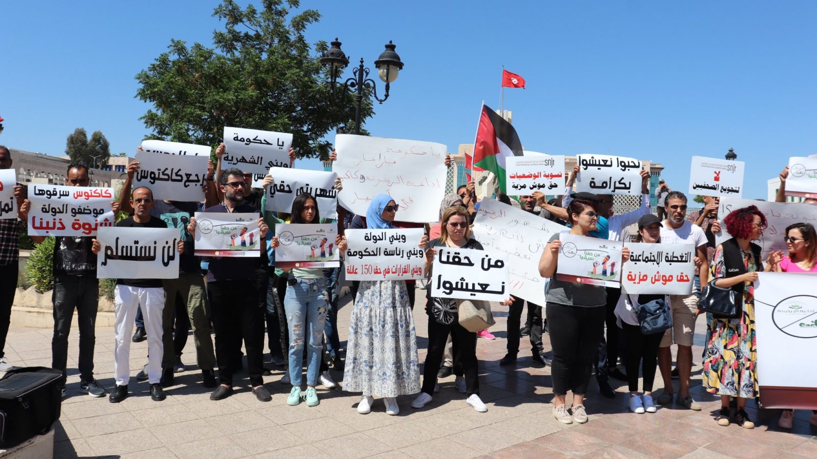 ساحة الحكومة بالقصبة/ صحفيو كاكتوس وإذاعة الزيتونة يحتجّون