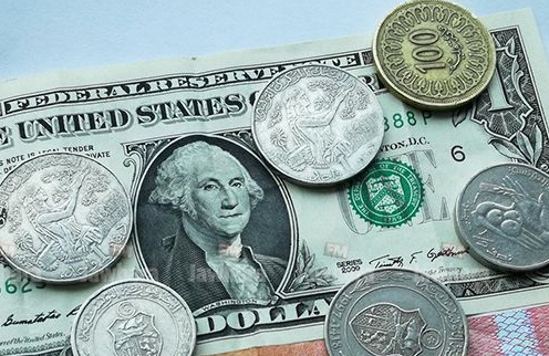 رقم قياسي للدولار أمام الدينار