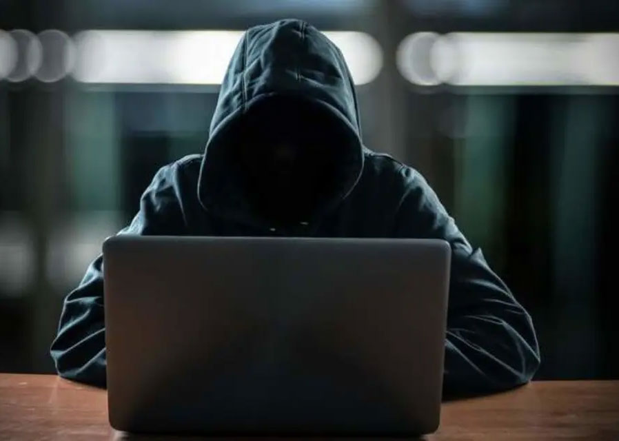 السجن لفتاة ابتزت شابا بصور ومقاطع فيديو فاضحة