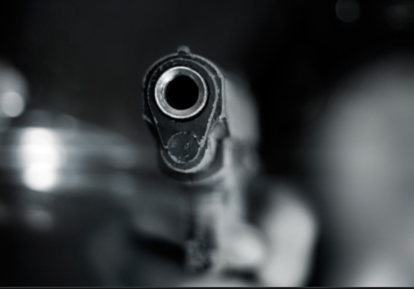 بطريقة هوليوودية/ اغتيال رجل أعمال جزائري أمام زوجته ( فيديو)