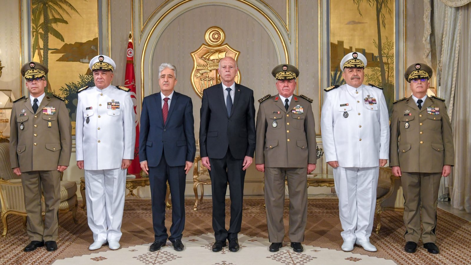 ترقية عدد من ضباط الجيش الوطني (صور)