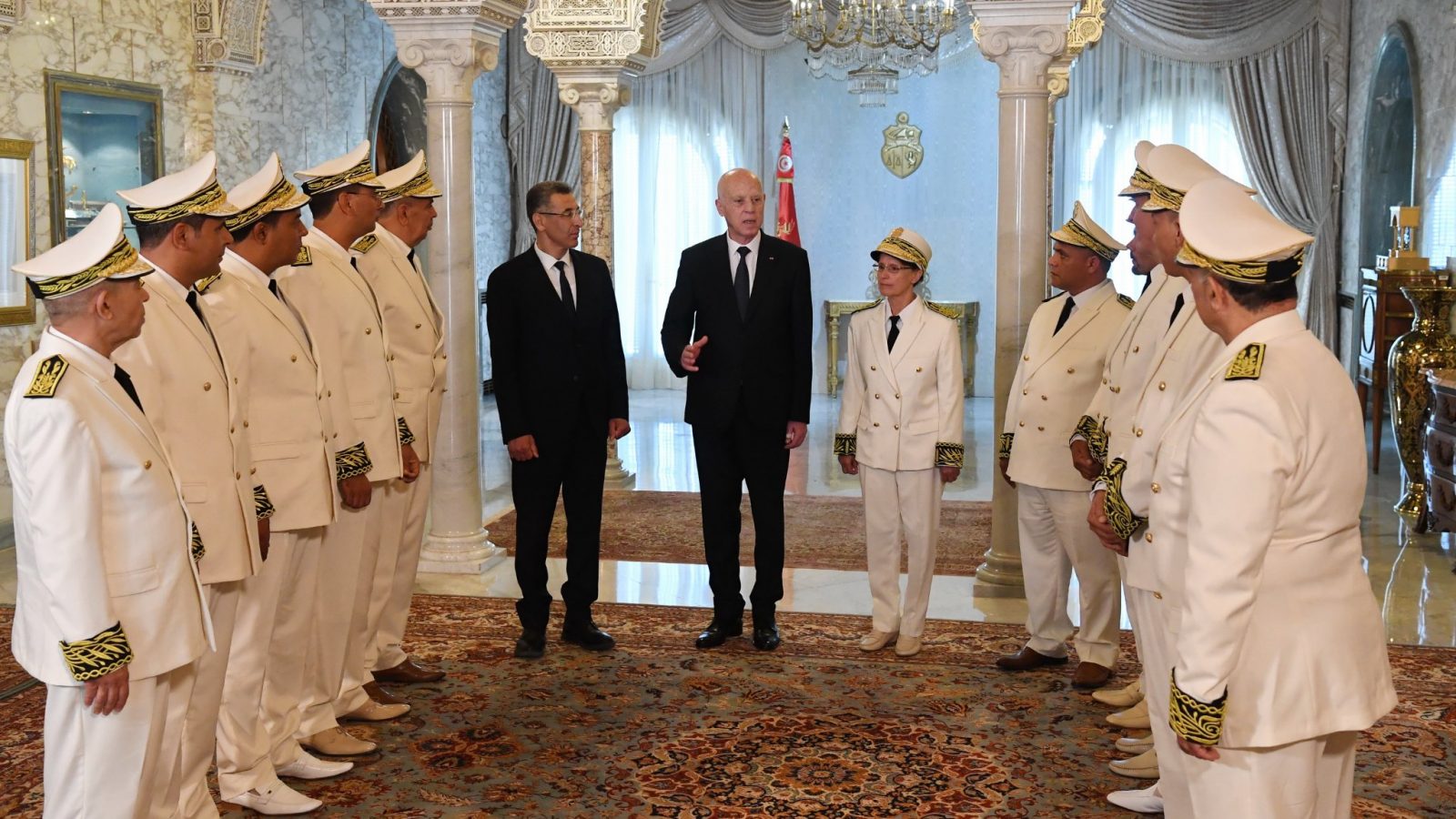 رئيس الدولة يشرف على موكب أداء اليمين للولاة الجدد (فيديو)