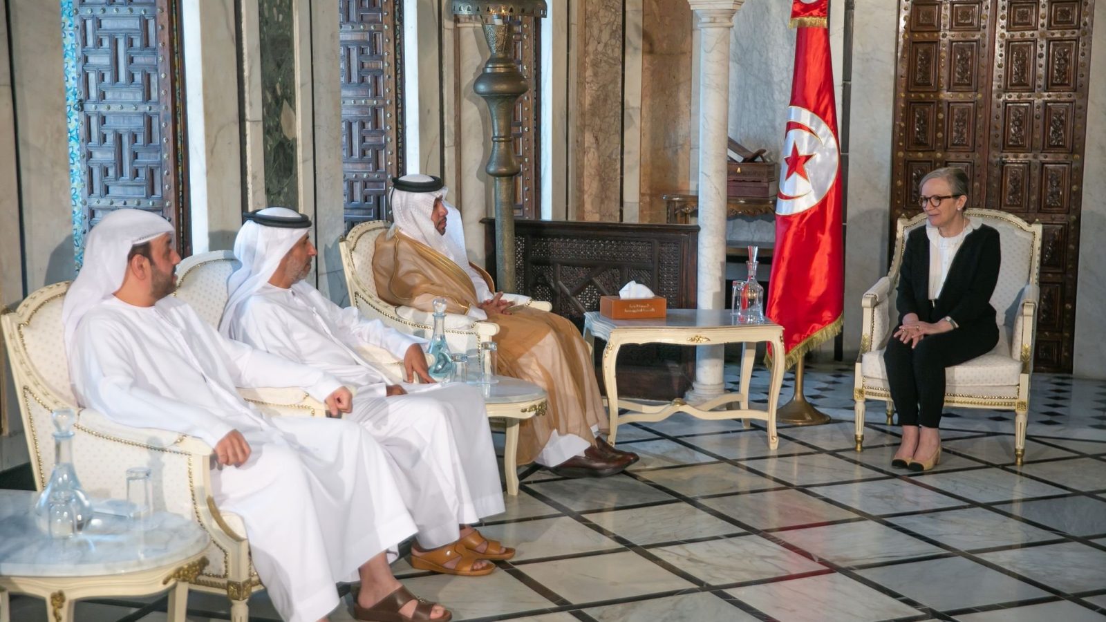 وفد إماراتي في لقاء مع بودن لتعزيز التعاون الاقتصادي