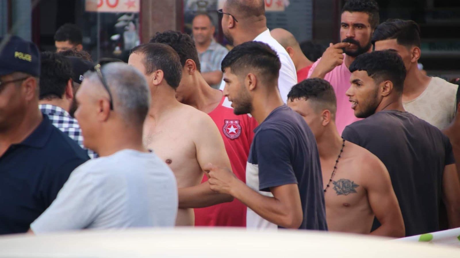 5 أحزاب تندّد باعتداء بعض أنصار سعيّد على المشاركين في مسيرة بسوسة