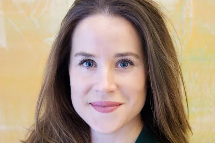 استحمت مع والدها/ مذكرات ابنة بايدن تثير جدلا واسعا