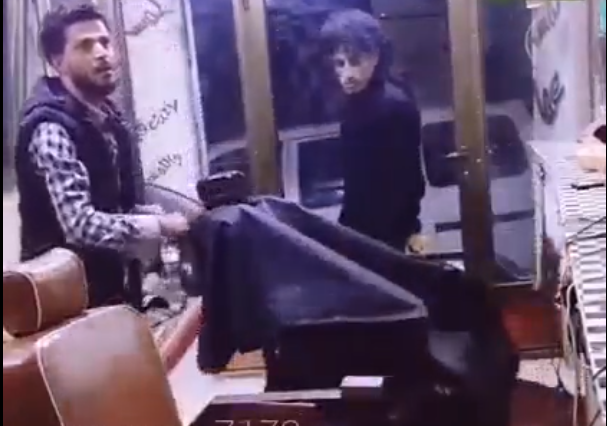 لا تذهبوا إلى هذا الحلّاق! (فيديو)