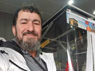 أغرب قصة حاج/ يسير على قدميه من بريطانيا إلى السعودية لأداء الفريضة (فيديو)