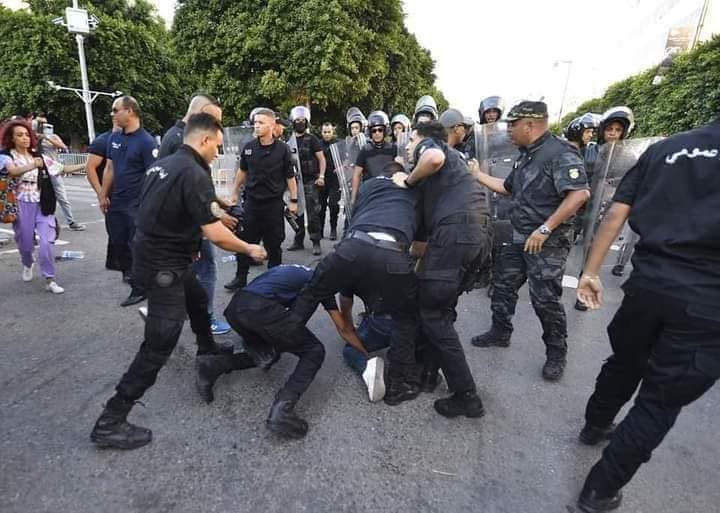 نقابة الصحفيين تندد بما حصل الجمعة في شارع بورقيبة وتدعو إلى إجراء تحقيق