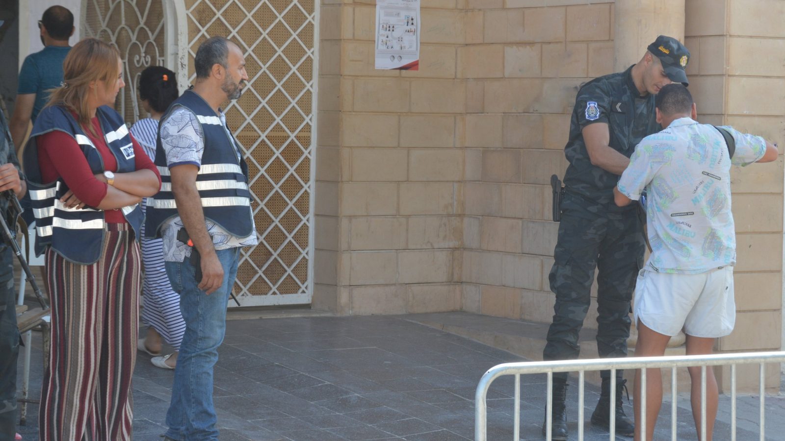 الداخلية تكشف عن عمليات توزيع الأموال التي تم التفطن لها أثناء الاستفتاء