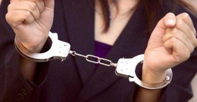 السيجومي/ الإطاحة بفتاة توزع الأموال على الناخبين