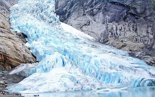 الحرارة تتسبب في تغيّر الحدود بين إيطاليا وسويسرا