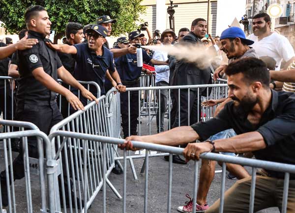 إطلاق سراح موقوفين في احتجاجات الأمس