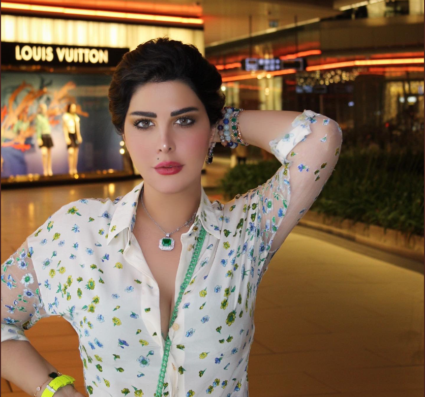 “جنون” فنانة كويتية/ ستقاضي والدتها لأنها لم تستشرها قبل أن تلدها!!