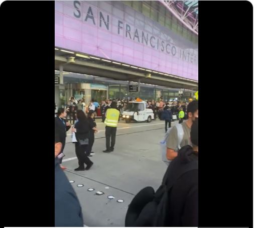 إخلاء مبنى مطار أمريكي (فيديو)