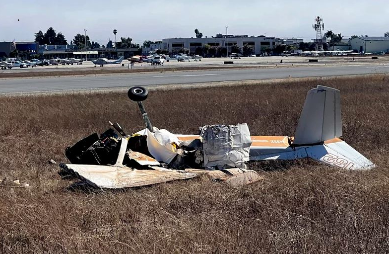 شاهد/ قتلى في حادث تصادم طائرتين بكاليفورنيا