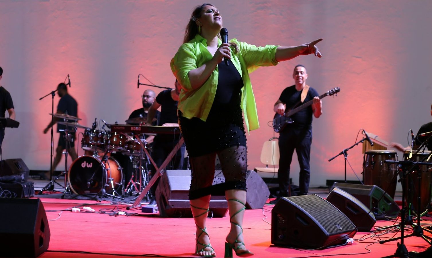 إطلالة مميزة وإثارة في حفل أمينة فاخت بمهرجان قفصة الدولي (فيديو وصور)