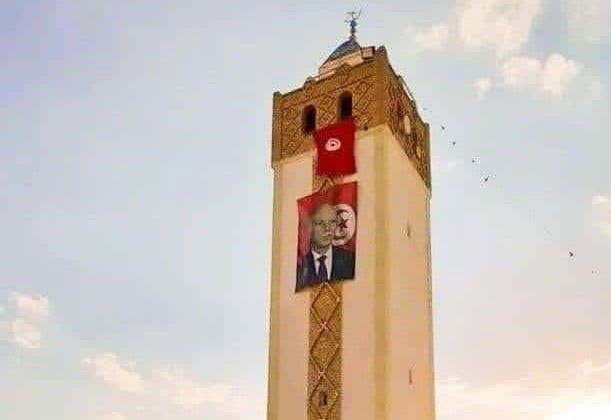 بأمر منه/ إزالة صورة سعيد من إحدى المآذن بسيدي بوزيد