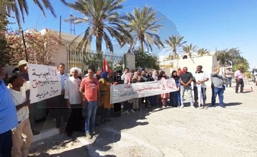 قبلي/ منتسبو شركة البستنة يحتجون ويلوّحون بالتصعيد