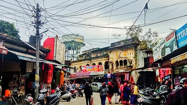 بسبب قارورة غاز فارغة/ يقتل أمه وزوجته واطفاله