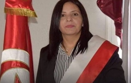 هذا موقفها/ جامعة البلديات تتفاعل مع قضية رئيسة بلدية طبرقة