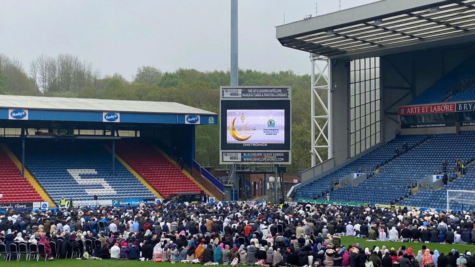 سابقة بالدوري الإنكليزي/ قاعة صلاة لمشجّعي هذا النادي