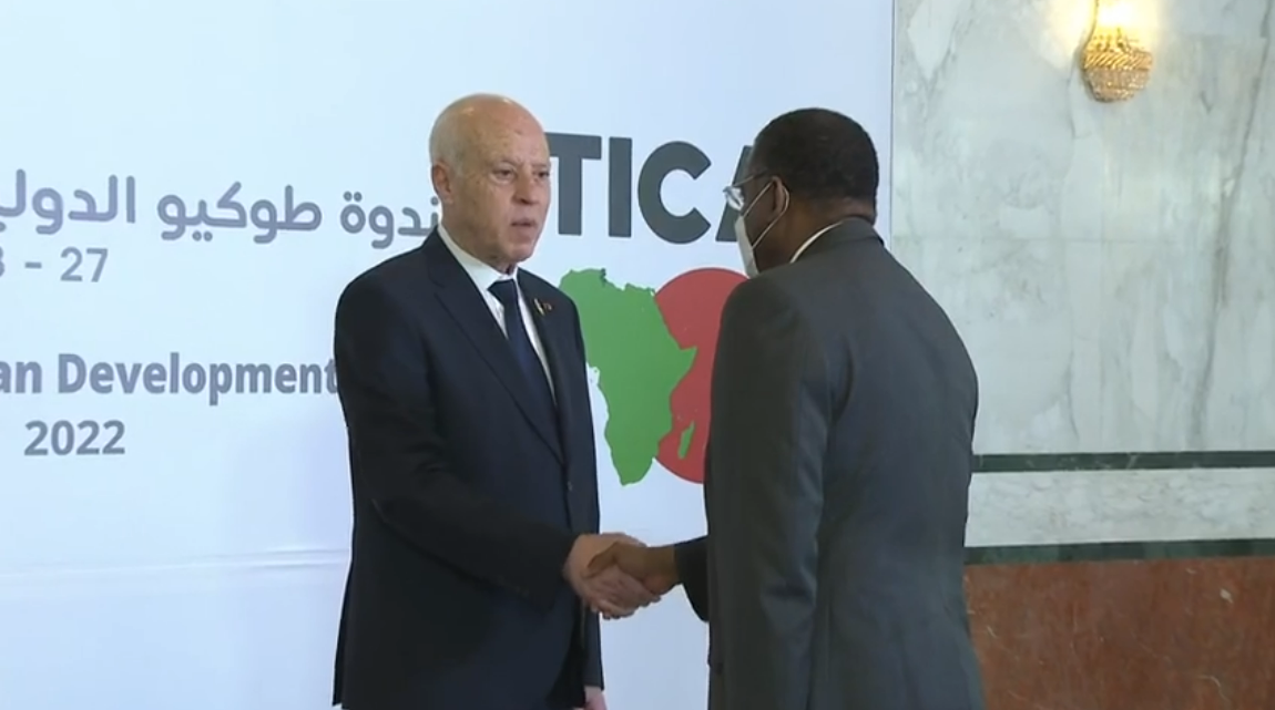 شاهد قيس سعيد يستقبل المشاركين في “تيكاد 8 ” (فيديو)