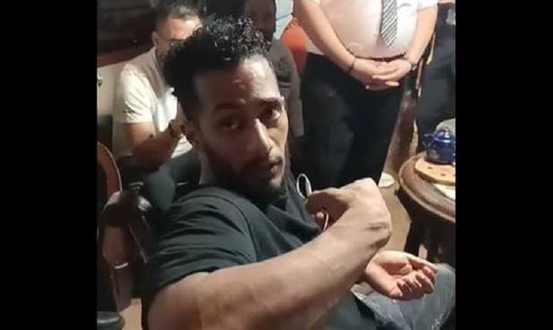 شاهد/ طرد الممثّل محمّد رمضان من مقهى في الاسكندرية شاهد/ طرد الممثّل محمّد رمضان من مقهى في الاسكندرية