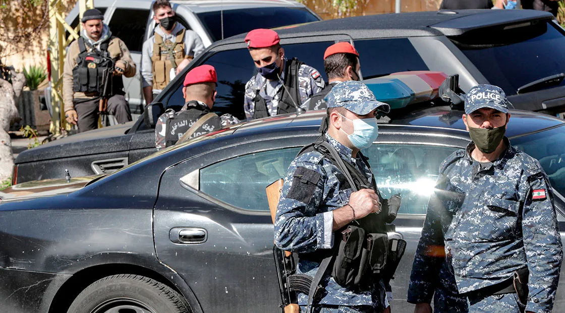 لبنان/ مودع جديد يحتجز رهائن في بنك للمطالبة بأمواله