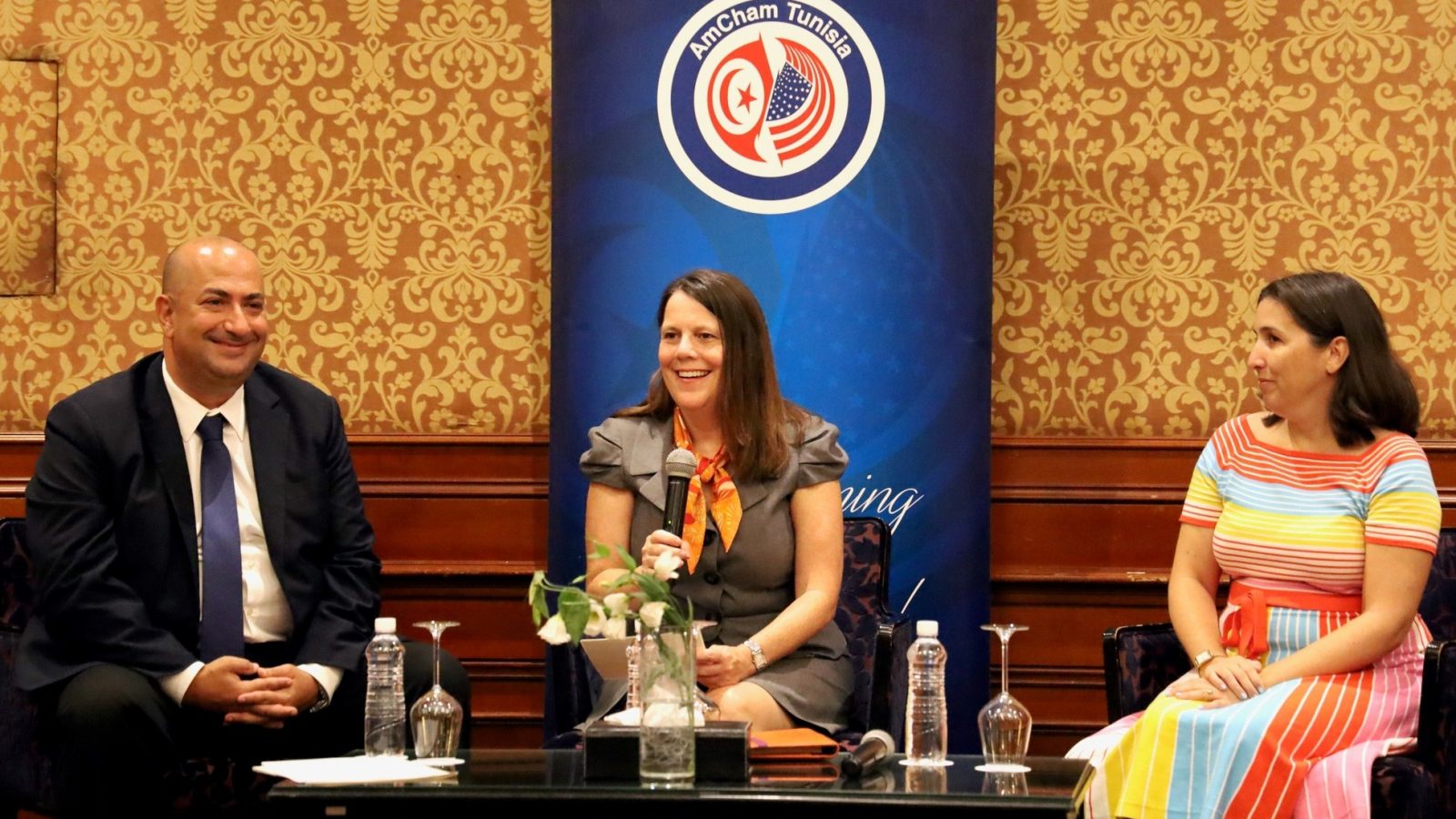 السفارة الأمريكية تعلن عن إطلاق برنامج تأشيرة الأعمال للتونسيين