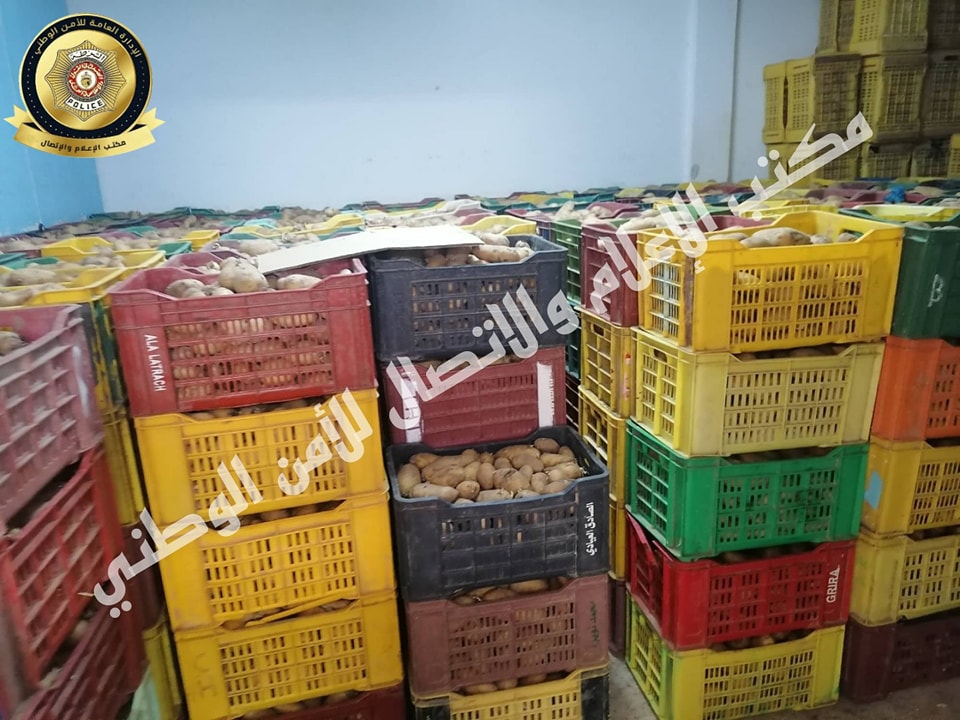 أكودة/ مداهمة مخزن عشوائي للبطاطا.. وحجز هذه الكمية