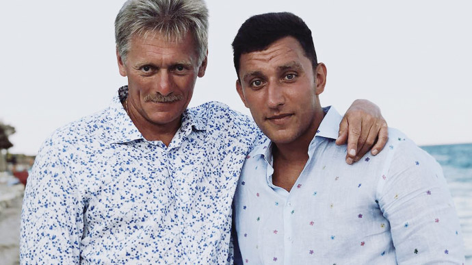 فيديو/ مدوّن يوقع نجل المتحدث باسم الكرملين في فخ أشعل روسيا