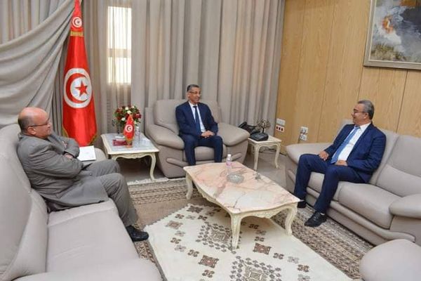 وزير الداخلية يستقبل عميد المحامين