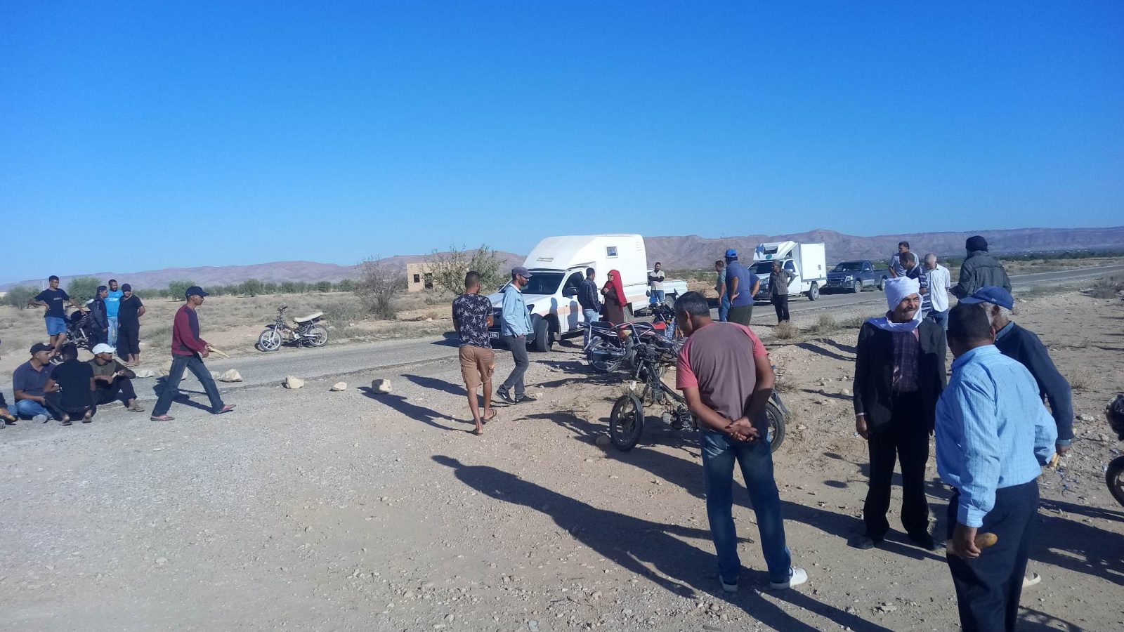 منزل بوزيان/ أهالي المالوسي يحتجون ويغلقون الطريق (صور)