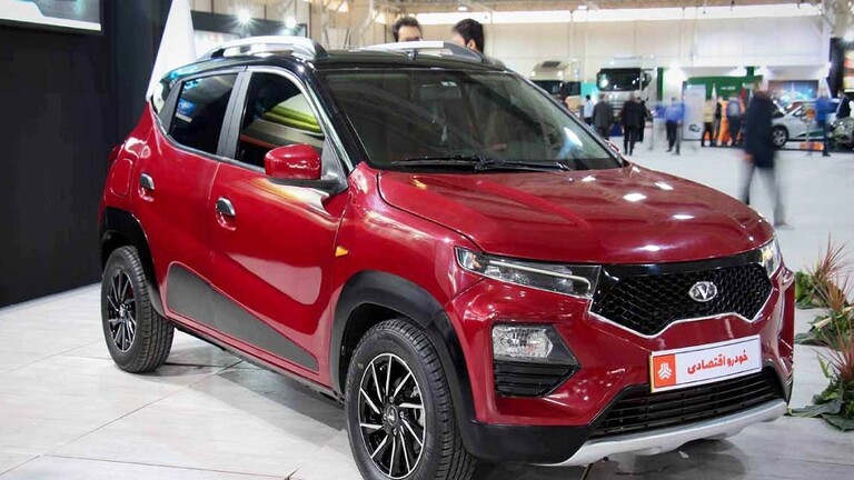 شاهد/ إيران تكشف عن سيارة أنيقة واقتصادية