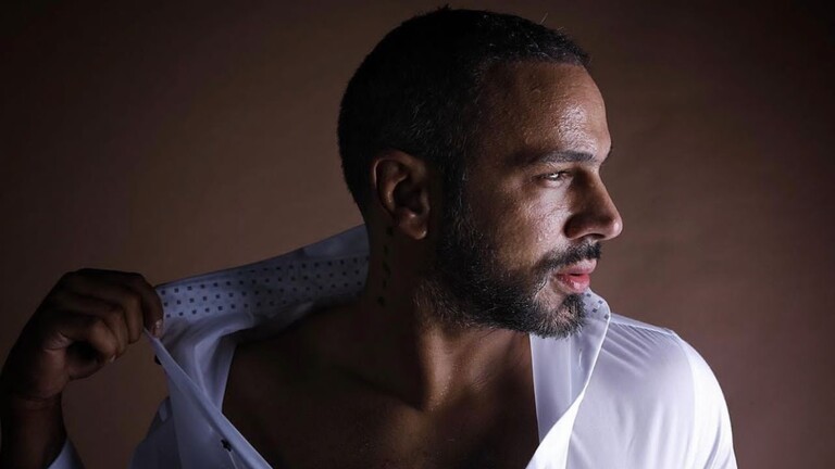 بلاغ عاجل لملاحقة فنان مصري بتهمة”نشر الرذيلة”