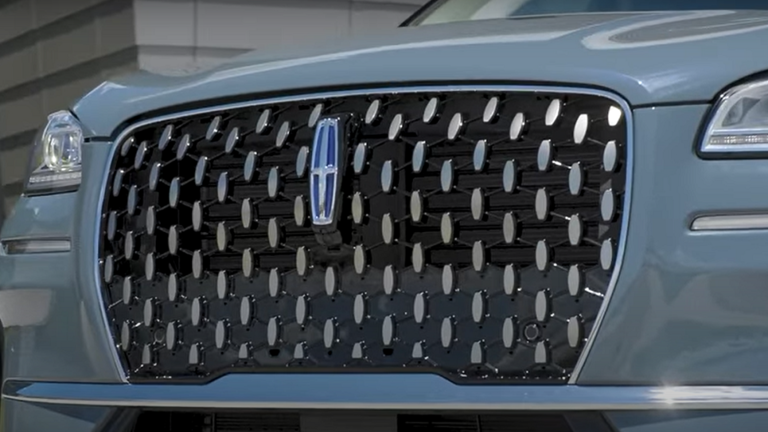 لمحبي الرفاهية والقوة/ لينكولن تكشف عن سيارتها الجديدة (فيديو)