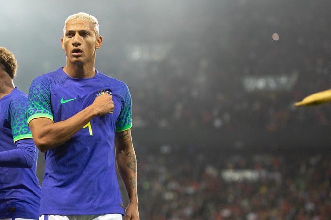 موزة باتجاه أحد لاعبي منتخب البرازيل.. واتحاد اللعبة يستنكر