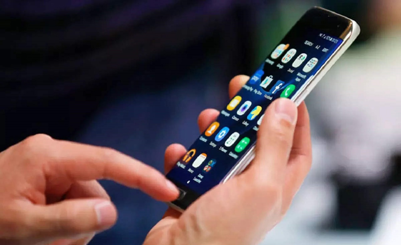 إحذر/ 7 طرق تمكن أي شخص من اختراق هاتفك إحذر/ 7 طرق تمكن أي شخص من اختراق هاتفك