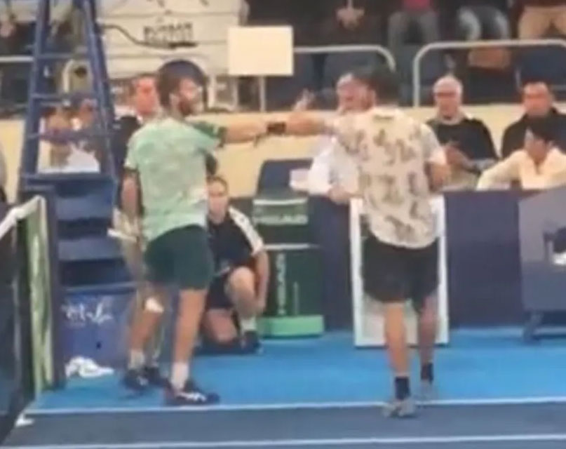 دفع وصفع وشتائم/ شاهد شجار بين لاعبي تنس (فيديو)