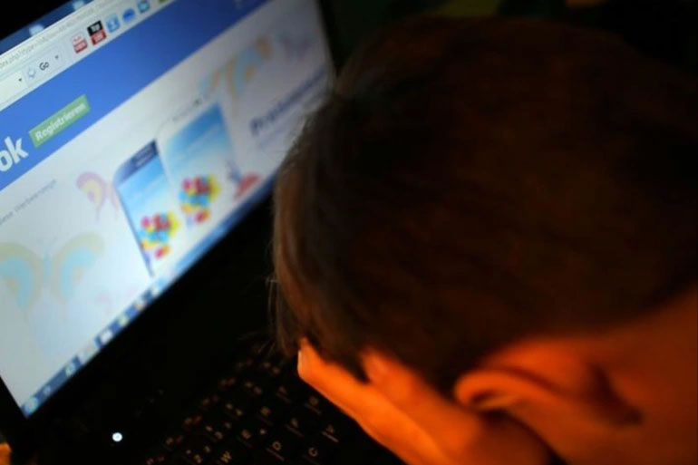أي علاقة بين فيسبوك والاكتئاب؟.. دراسة حديثة تكشف