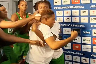 شاهد/ شجار عنيف بين لاعبتي منتخب مالي على الهواء