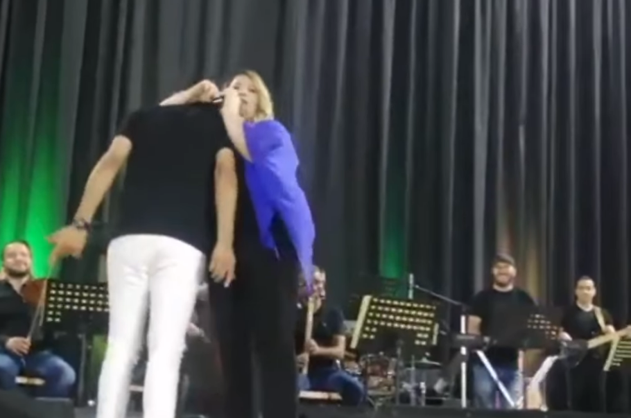 بية الزردي: أمينة فاخت كانت في أخيب حالاتها (فيديو) بية الزردي: أمينة فاخت كانت في أخيب حالاتها (فيديو)