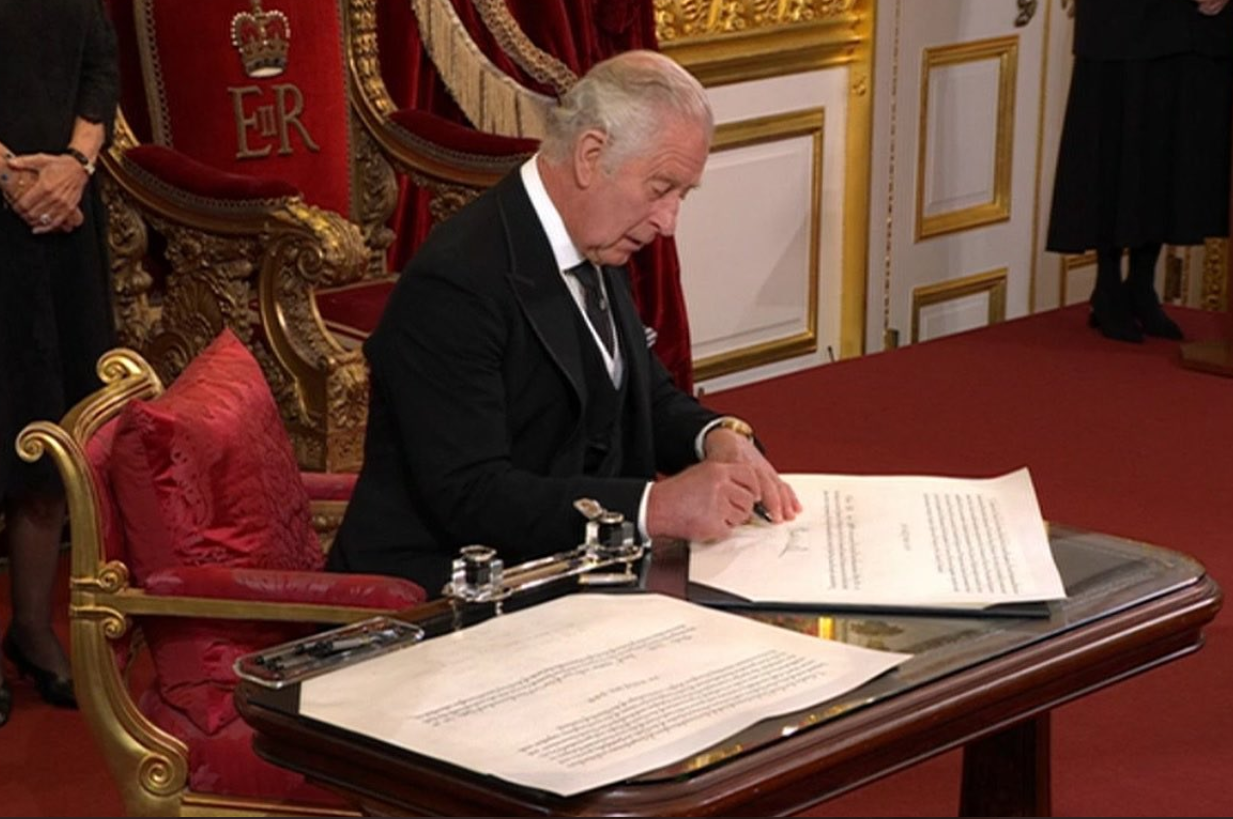 شاهد مراسم اعتلاء تشارلز الثالث عرش بريطانيا (فيديو)