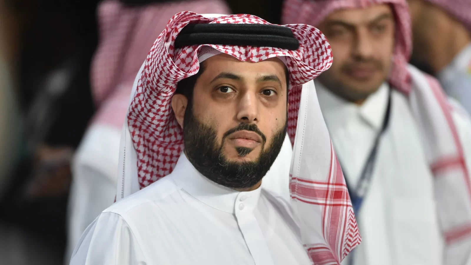 تركي آل الشيخ ينشر قصيدة مدح لأمير قطر