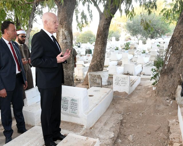 سعيّد يشارك في جنازة مفتي الجمهورية