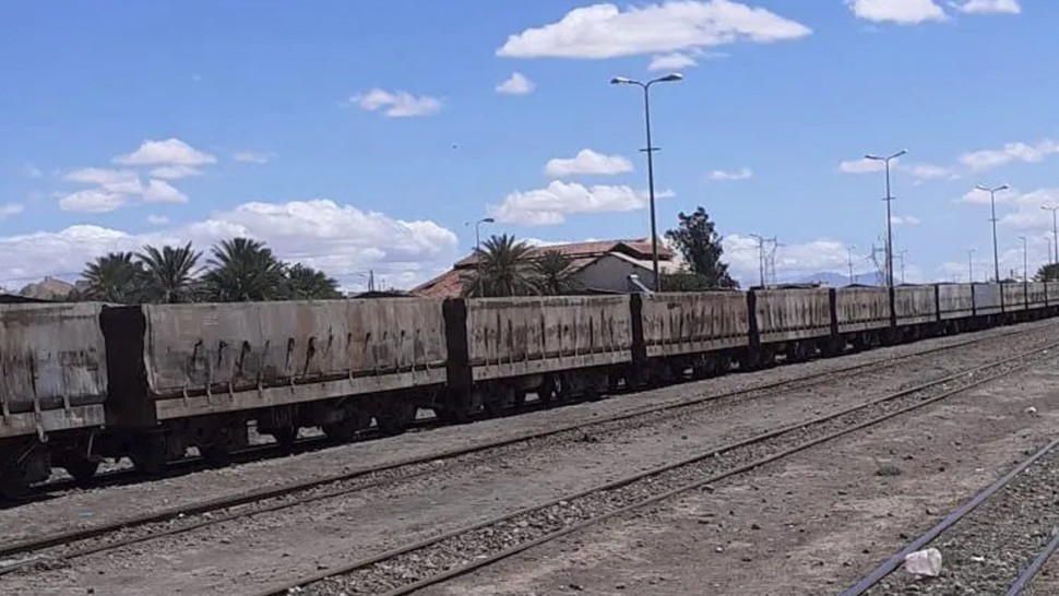 بعد توقّف لشهر/ استئناف نقل الفسفاط عبر السكة الحديدية