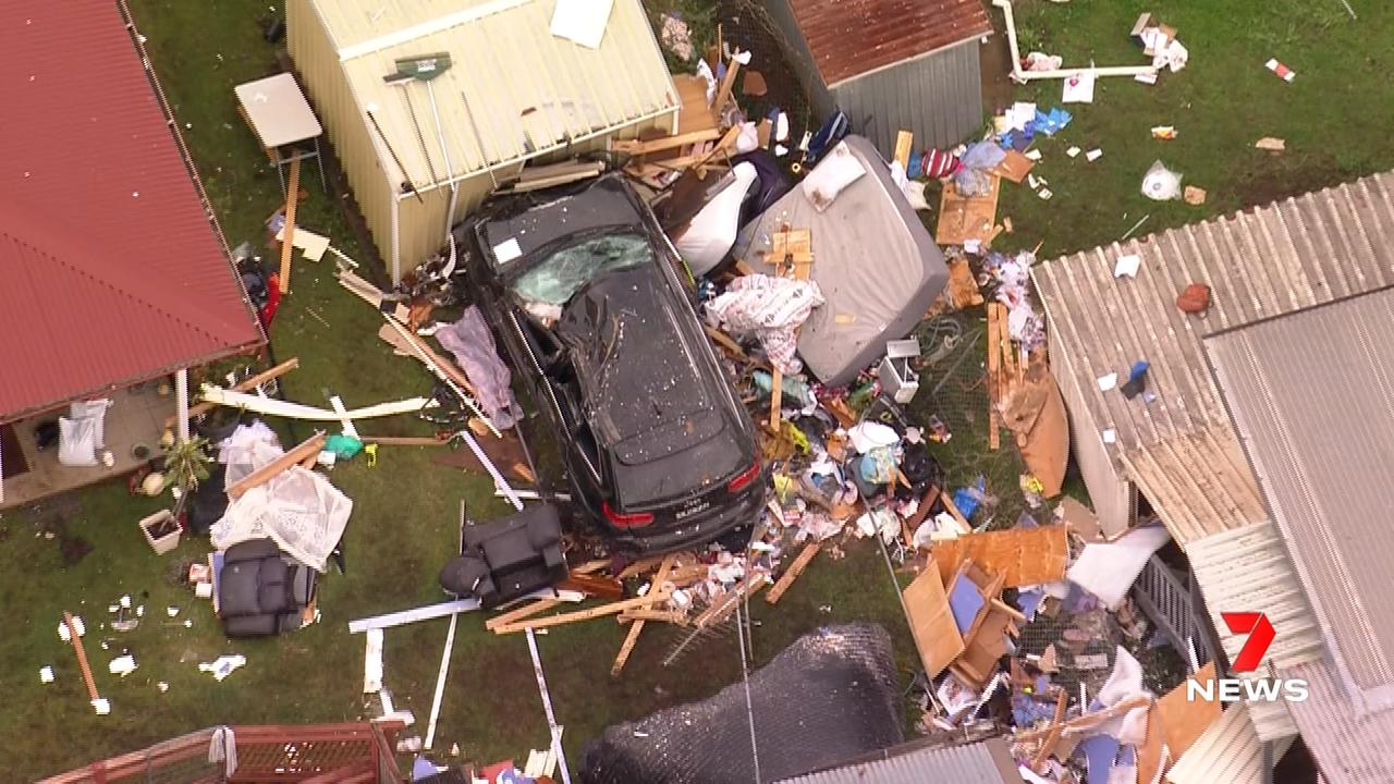 حادثة غريب/ سيارة تقتحم منزلا وتقتل صاحبته (صور)