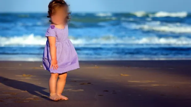 وصلت بمفردها إلى إيطاليا/ إيقاف والدي طفلة الأربعة أشهر