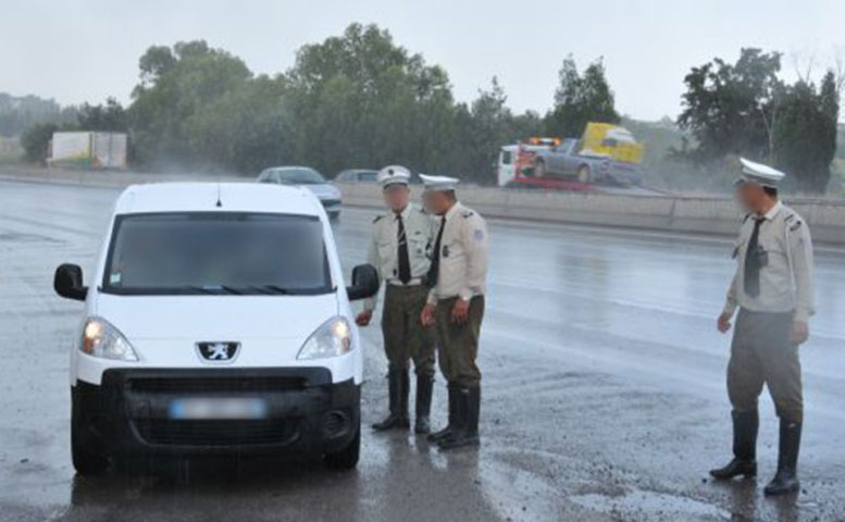 حي التضامن/ الاحتفاظ بشخصين تعمدا إرشاء دورية أمنية